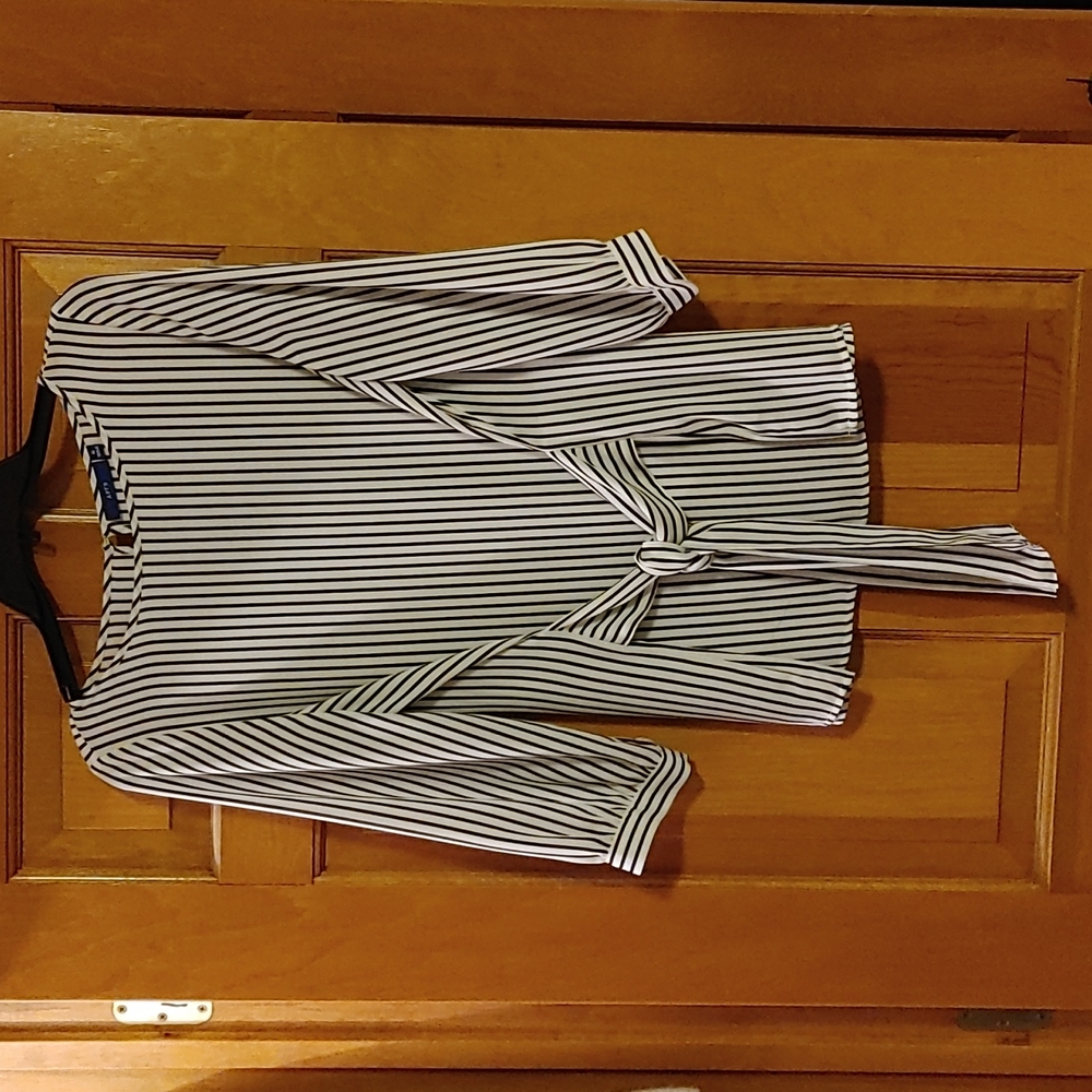 Apt 9 blouse Size medium